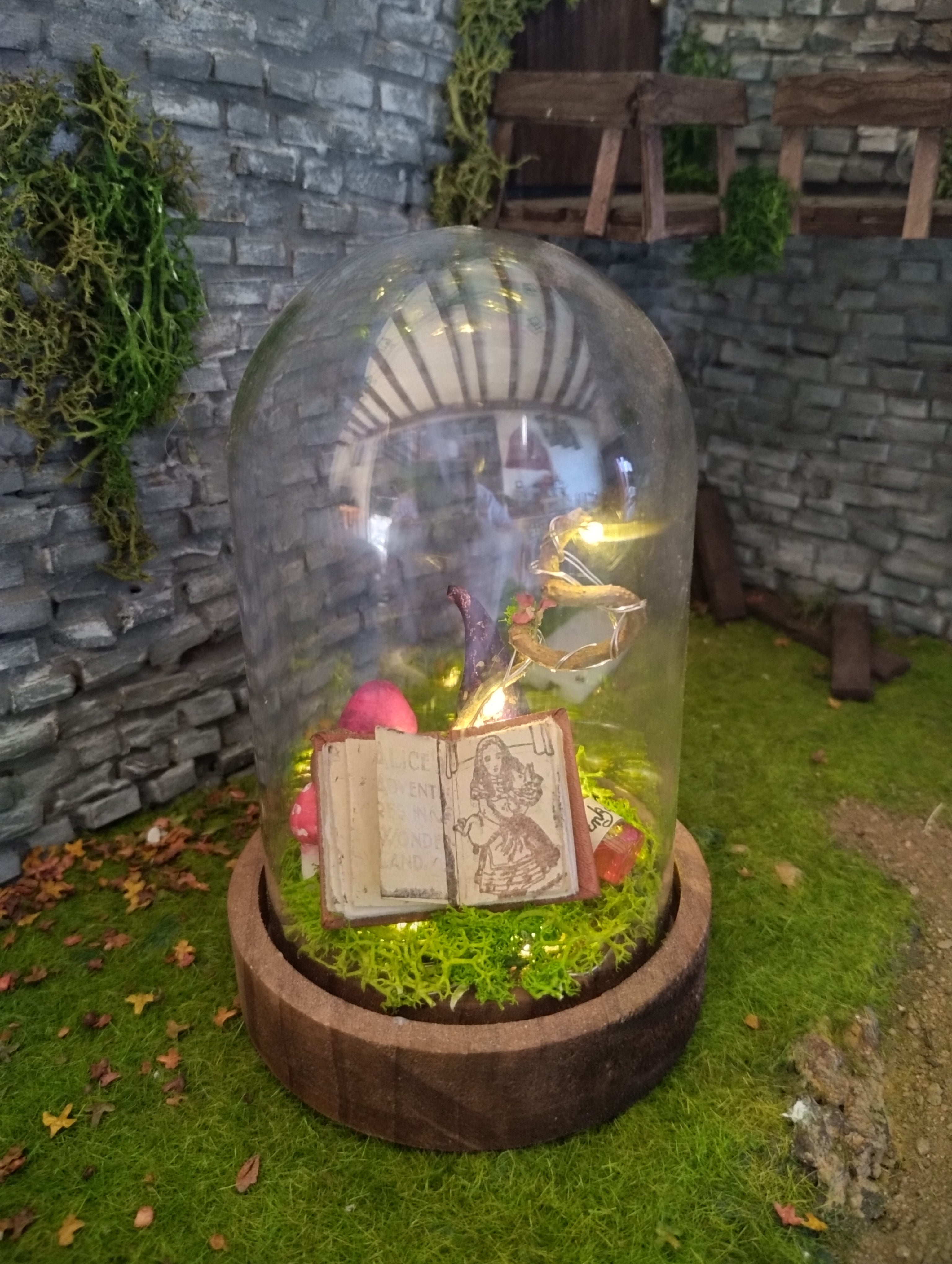 Cloche lumineuse Alice au Pays des Merveilles