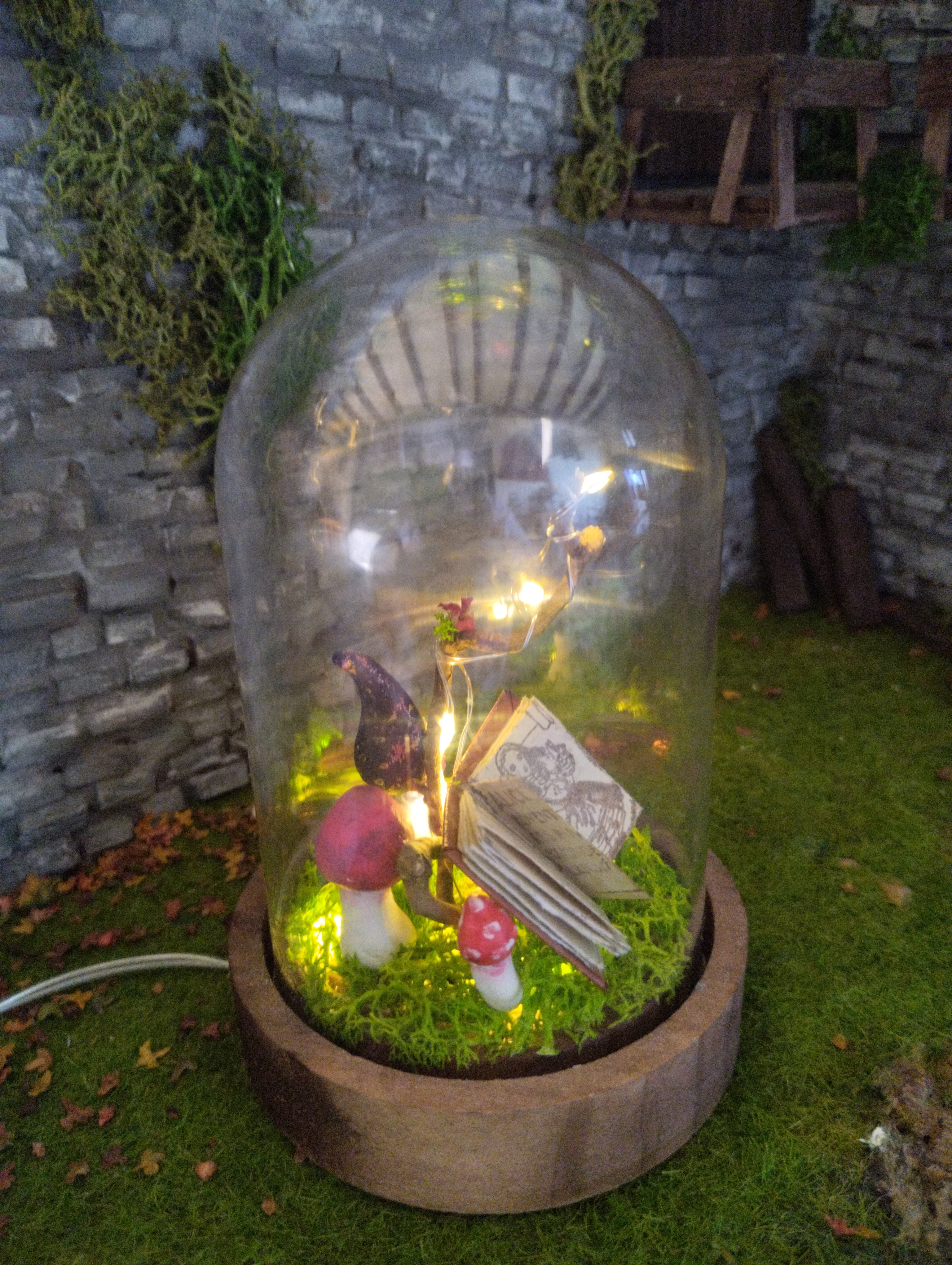 Cloche lumineuse Alice au Pays des Merveilles